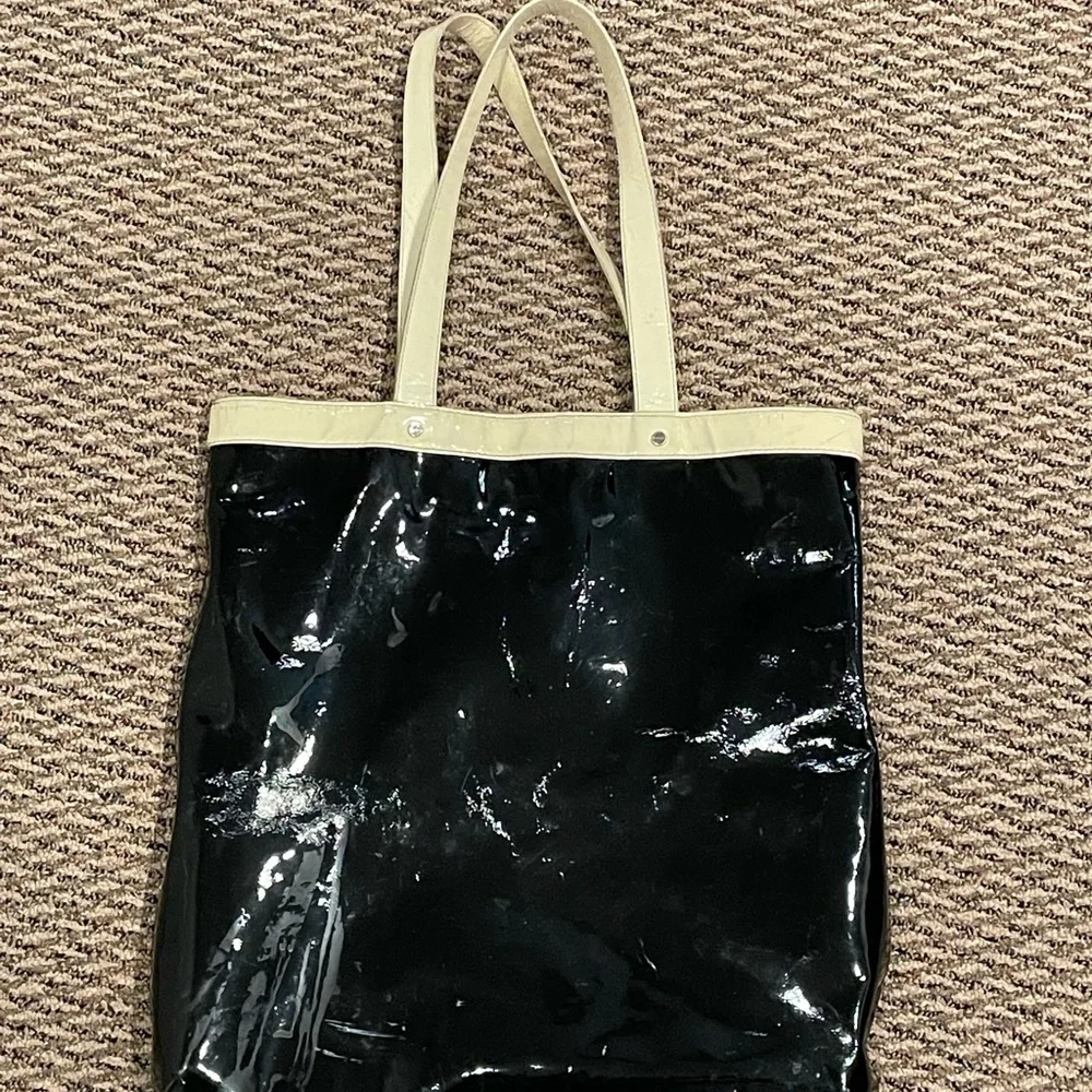 Tory Burch black and white patent leather large shoulder tote bag